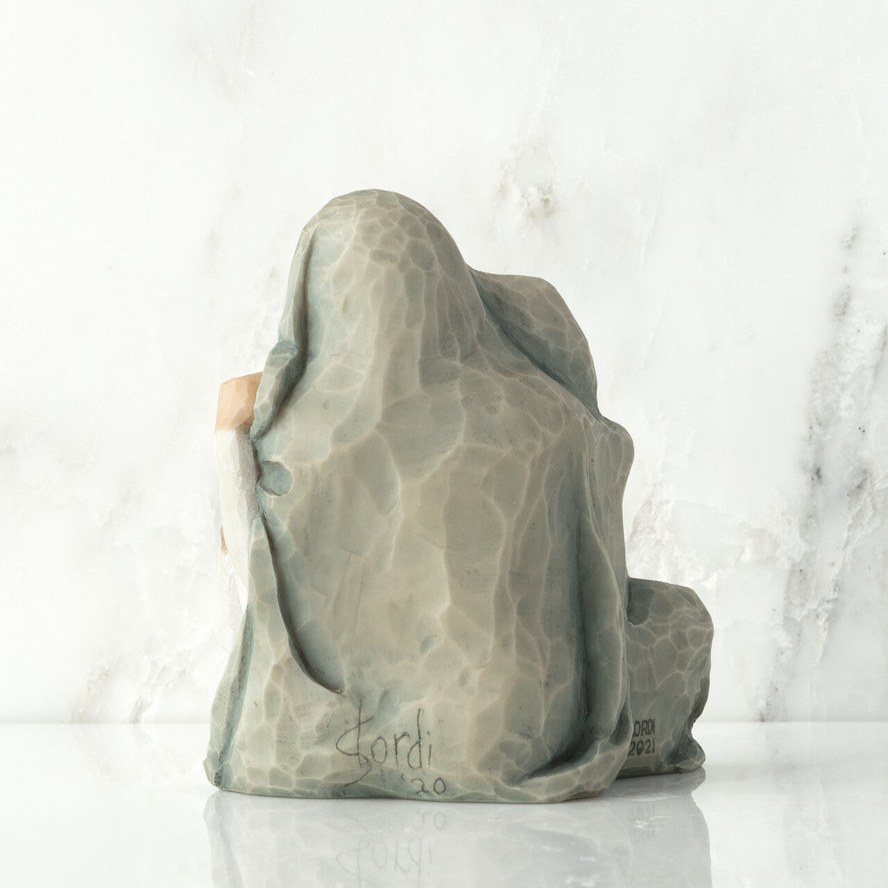 Cozy figurine as a mother and children family keepsake gift